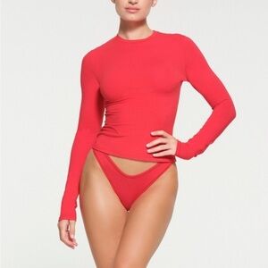 SKIMS FITS EVERYBODY LONG SLEEVE T-SHIRT- DISCONTINUED COLOR POPPY